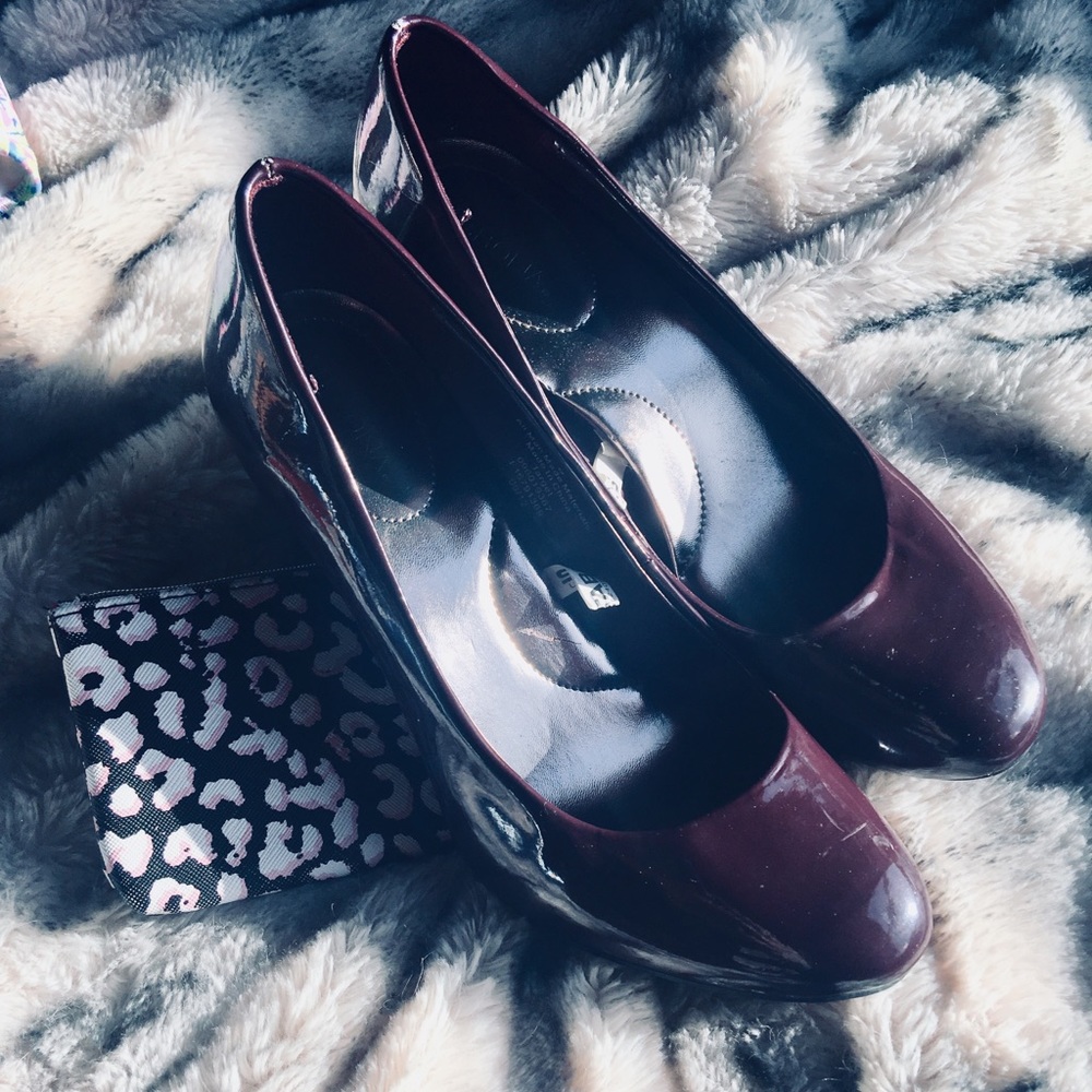 🌻3/$20🍄 Size 8 Merona Maroon/Plum Mid Heels.